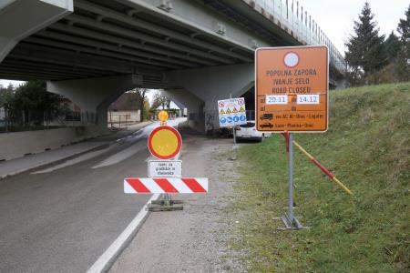 MENJAVA DOTRAJANIH VODOVODNIH CEVI IN ZAPORA CESTE IVANJE SELO 01 FOTO LJUBO VUKELIČ